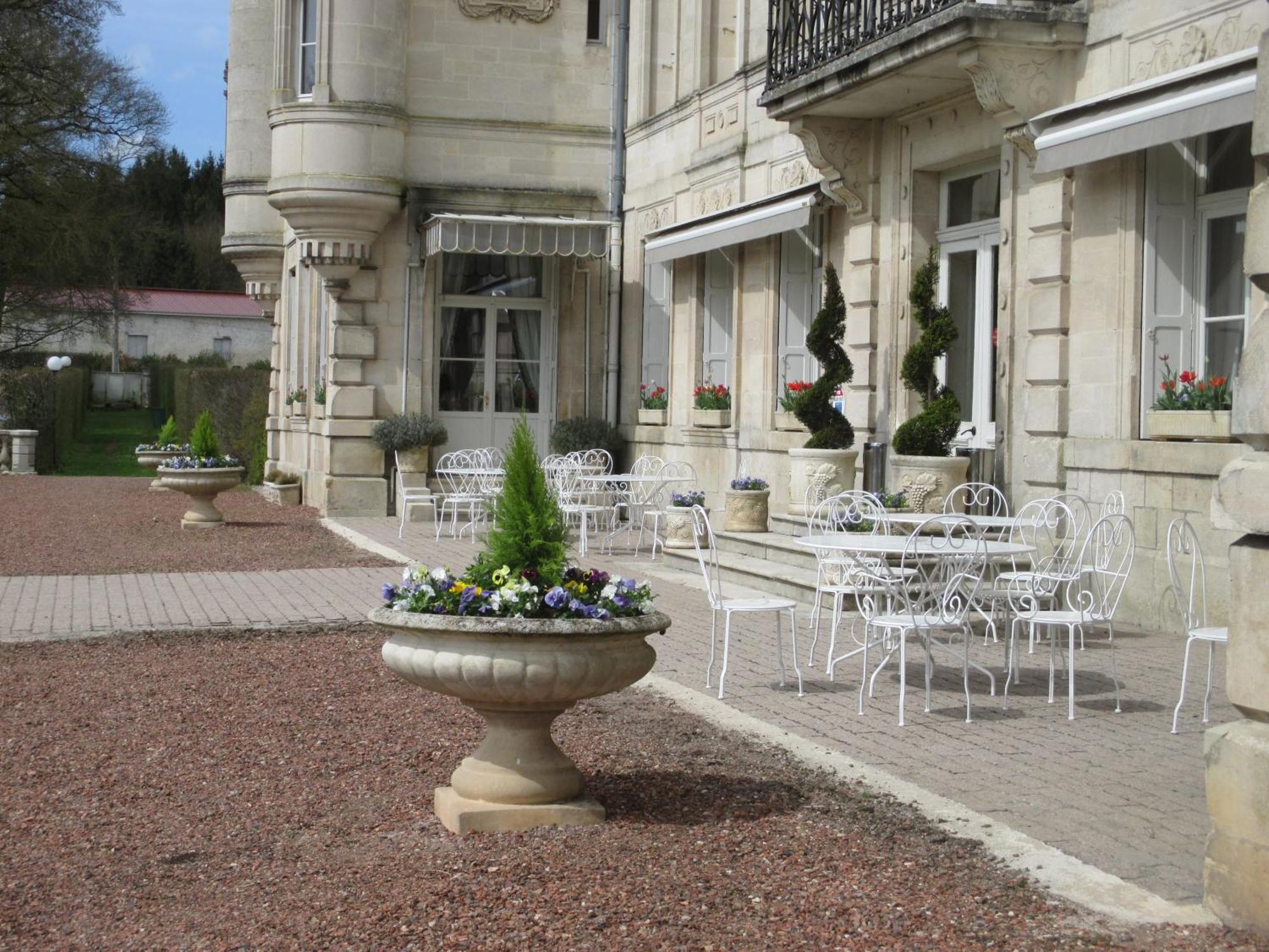 Chateau Des Monthairons Hotel Restaurant Gastromaison Spa Privatif Les Monthairons Exterior photo